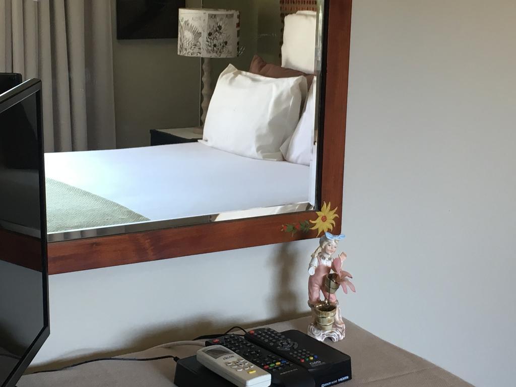 Eden Rose Manor B&B Ла Мерси Экстерьер фото